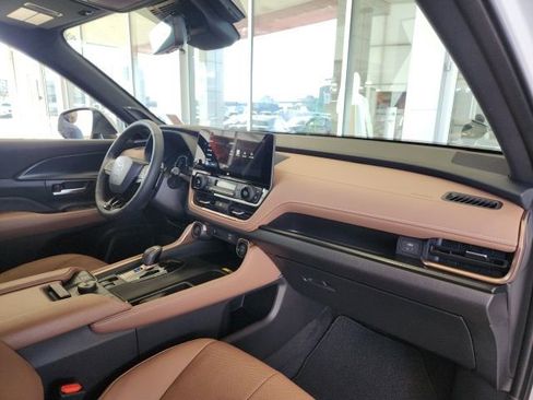 Certified 2025 Toyota Grand Highlander MAX Platinum image 29