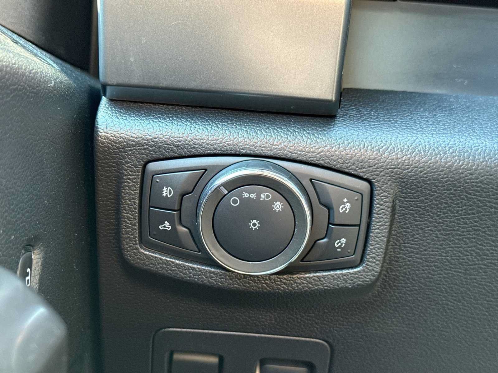 Used 2018 Ford F150 XLT w/ Equipment Group 302A Luxury AWD/4WD image 25