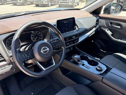 Used 2023 Nissan Rogue SV AWD/4WD image 2