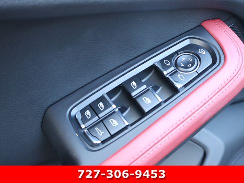 Used 2022 Porsche Macan AWD/4WD image 15