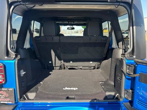 Used 2016 Jeep Wrangler Unlimited Sahara w/ Connectivity Group image 11