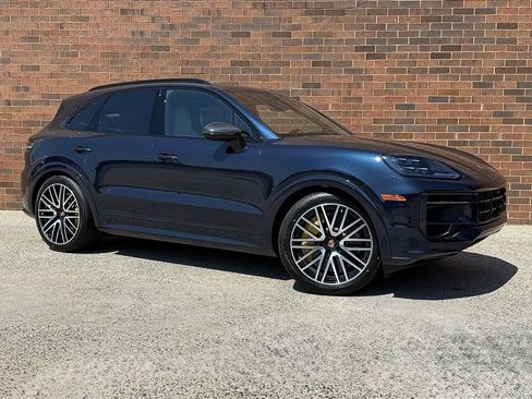 New 2025 Porsche Cayenne GTS image 9