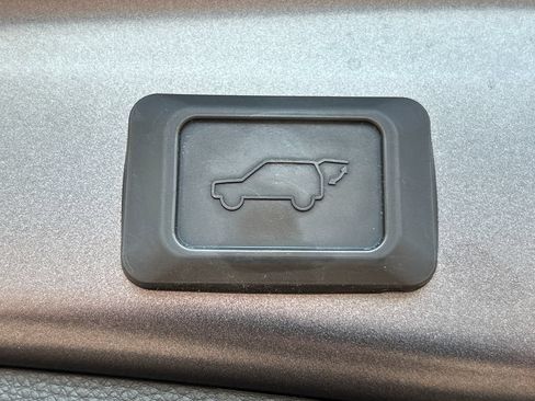 Used 2020 Toyota RAV4 XSE AWD/4WD image 30