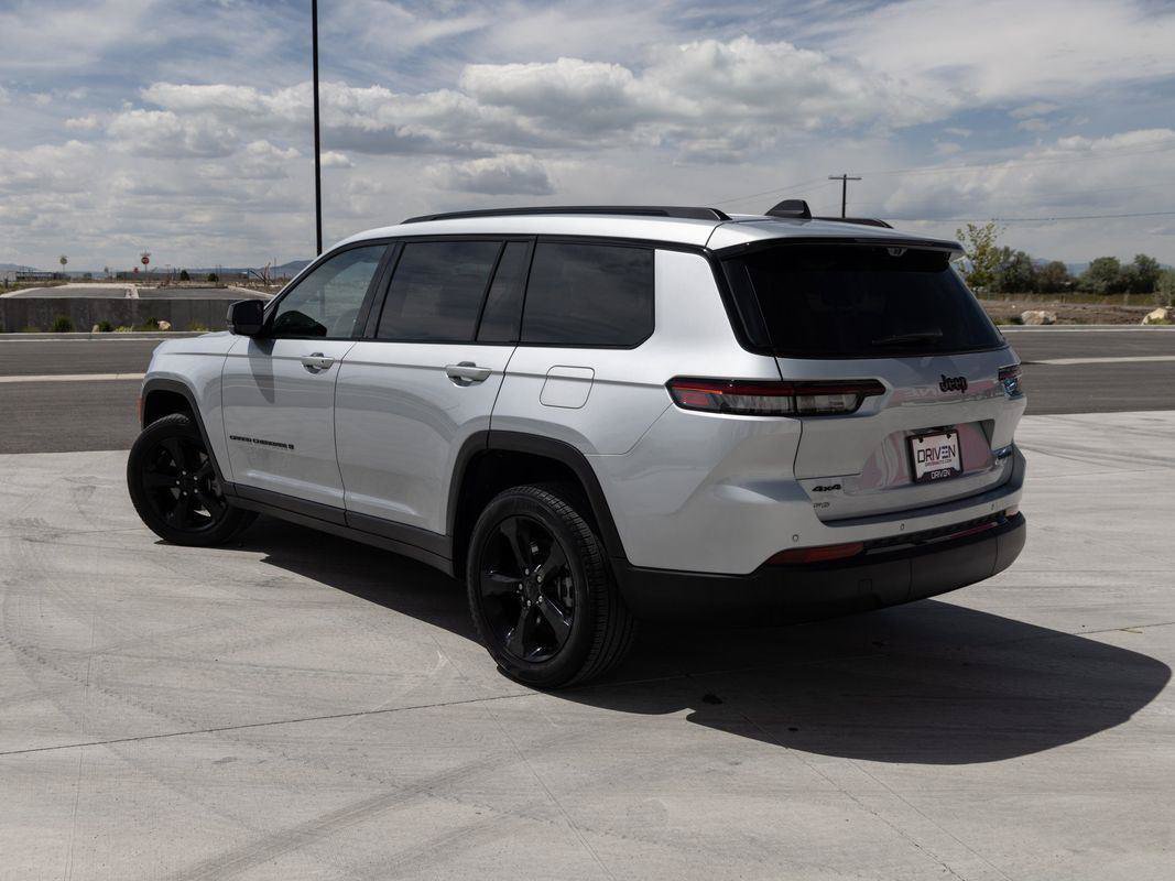 Used 2025 Jeep Grand Cherokee L Limited w/ Luxury Tech Group II AWD/4WD image 5