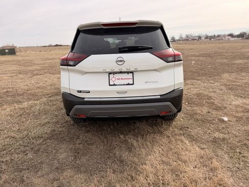 Certified 2021 Nissan Rogue SV w/ Premium Package image 6
