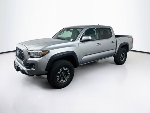Used 2019 Toyota Tacoma TRD Off-Road RWD image 3