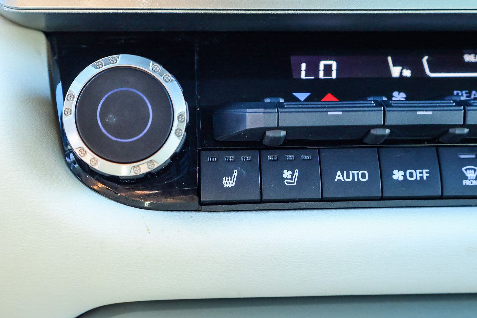 Used 2023 Toyota Sequoia Capstone AWD/4WD image 6