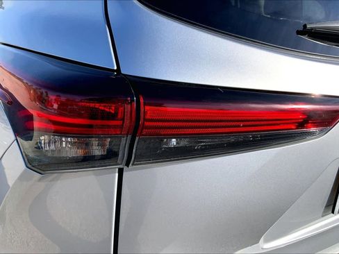 Certified 2024 Toyota Highlander LE image 28