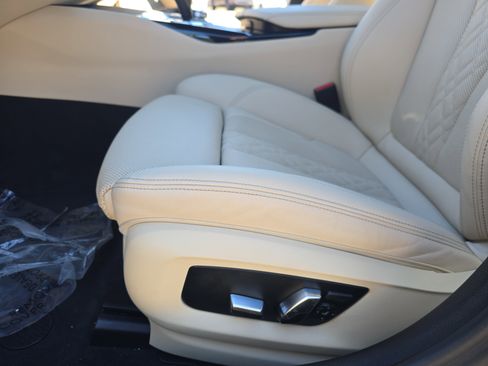 Used 2023 BMW 530i xDrive w/ Premium Package image 31