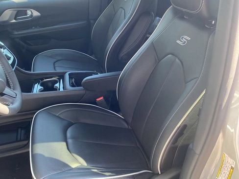 New 2026 Chrysler Pacifica Limited w/ S Appearance Package FWD image 22