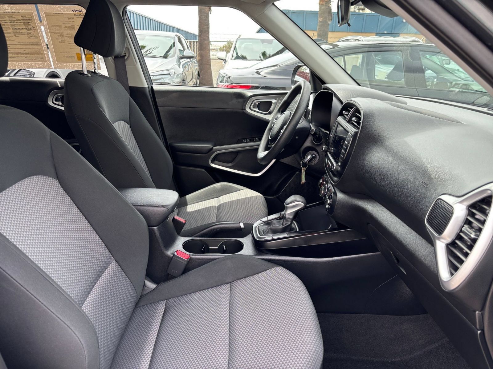 Used 2025 Kia Soul LX w/ LX Technology Package FWD image 33