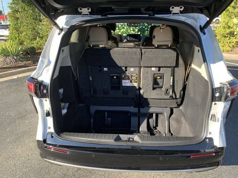Used 2023 Toyota Sienna Limited FWD image 35