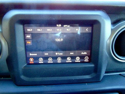 Used 2023 Jeep Gladiator Sport image 17