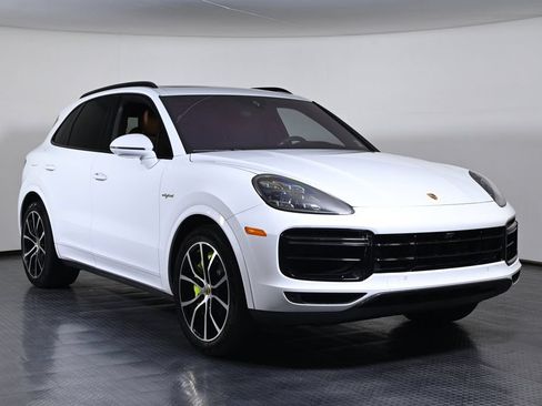 Certified 2023 Porsche Cayenne Turbo S AWD/4WD image 9
