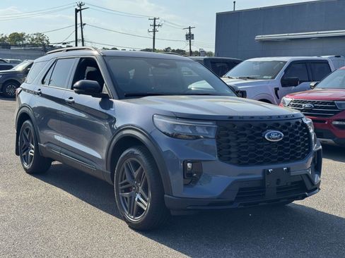 New 2026 Ford Explorer ST-Line w/ ST-Line Street Pack AWD/4WD image 2