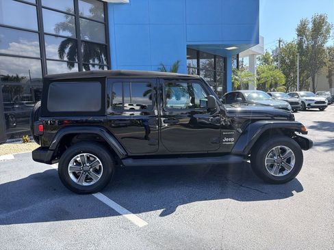 Used 2019 Jeep Wrangler Unlimited Sahara image 9
