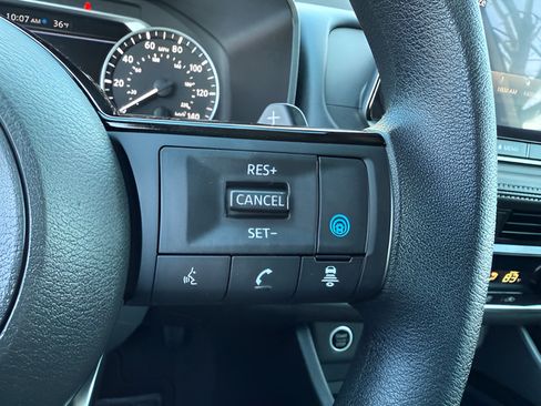Used 2023 Nissan Rogue SV AWD/4WD image 16
