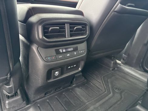 Used 2025 Honda Pilot TrailSport image 26