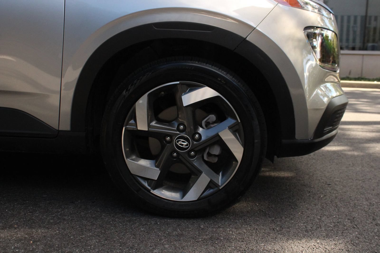 Used 2026 Hyundai Venue SEL FWD image 4
