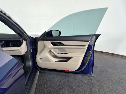 Used 2022 Porsche Taycan RWD image 17