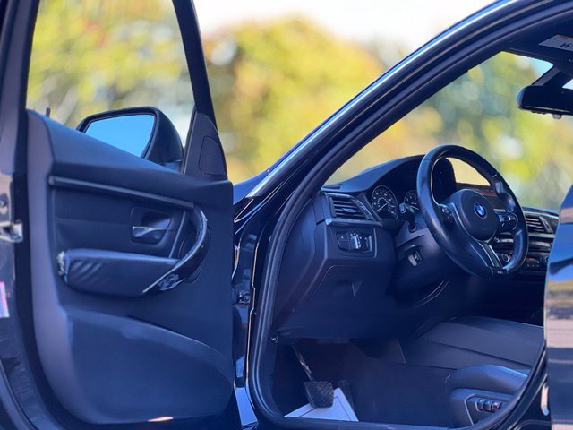Used 2015 BMW 320i xDrive Sedan AWD/4WD image 9