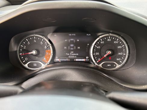 Used 2023 Jeep Renegade Latitude AWD/4WD image 18