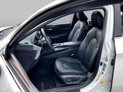 Used 2019 Toyota Avalon XLE w/ Moonroof Package FWD image 8