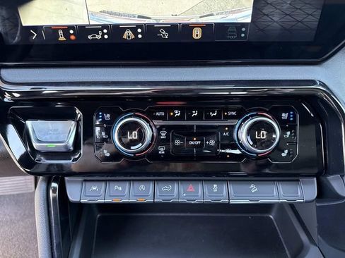 Used 2024 GMC Sierra 1500 AT4 w/ Technology Package AWD/4WD image 22