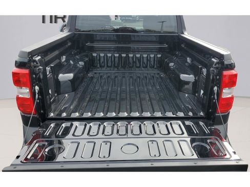 New 2025 Ford Maverick XLT w/ Equipment Group 301A AWD/4WD image 37