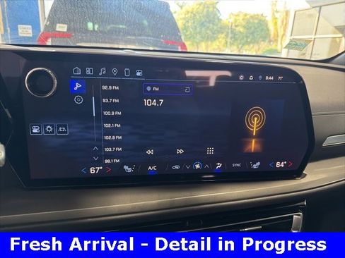 Used 2024 Chevrolet Traverse LT image 10