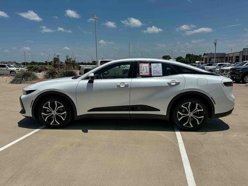 Certified 2024 Toyota Crown AWD/4WD image 6