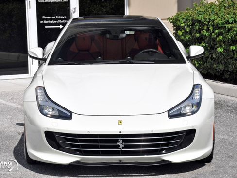 Used 2017 Ferrari GTC4Lusso AWD/4WD image 38