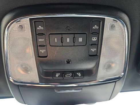 Used 2020 Jeep Grand Cherokee Overland AWD/4WD image 33