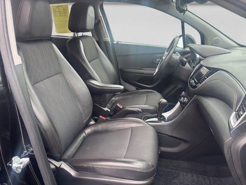 Used 2022 Chevrolet Trax LT w/ Redline Edition AWD/4WD image 15