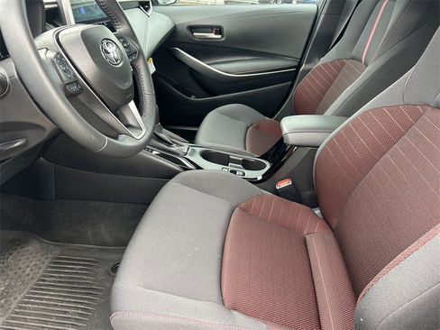 Used 2025 Toyota Corolla SE image 11