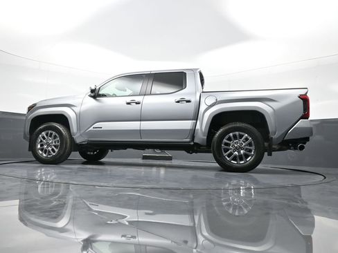 Certified 2024 Toyota Tacoma Limited w/ Limited Package (LT) image 31