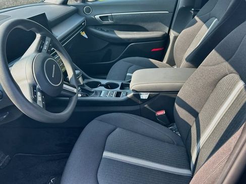 Used 2025 Hyundai Sonata SE FWD image 8