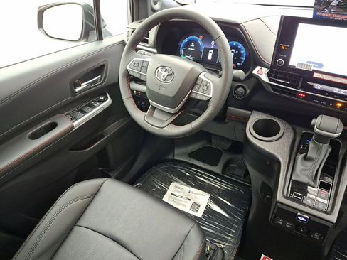 Used 2025 Toyota Sienna XSE image 15