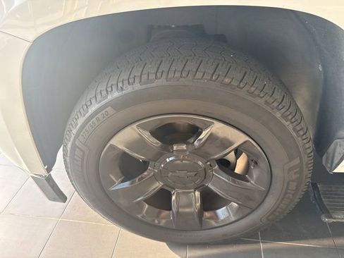 Used 2018 Chevrolet Tahoe Premier RWD image 2