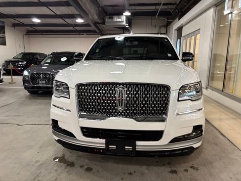Used 2023 Lincoln Navigator L Reserve image 2