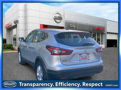 Certified 2022 Nissan Rogue Sport S image 8