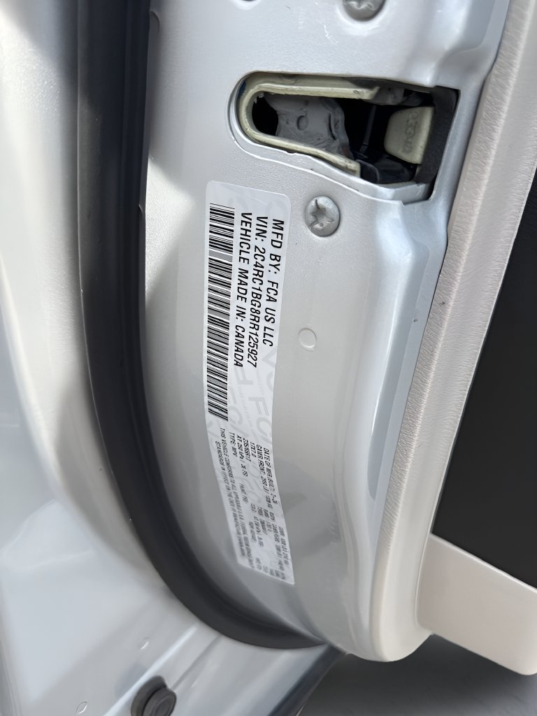 Used 2024 Chrysler Pacifica Touring-L FWD image 35