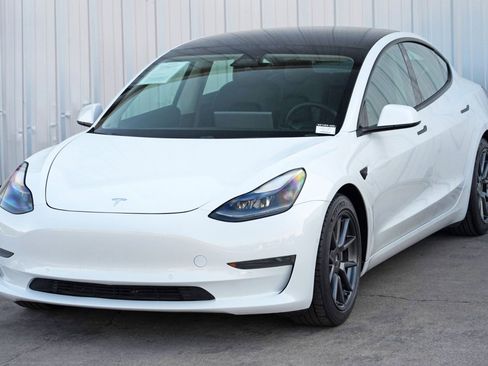 Used 2021 Tesla Model 3 Standard Range image 46