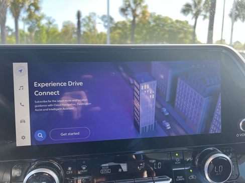 Used 2023 Toyota Highlander Limited image 24