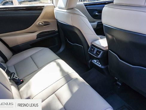 Used 2019 Lexus ES 300h w/ Premium Package FWD image 13