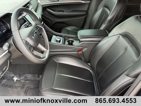 Used 2024 Jeep Grand Cherokee Limited w/ Black Appearance Package image 10