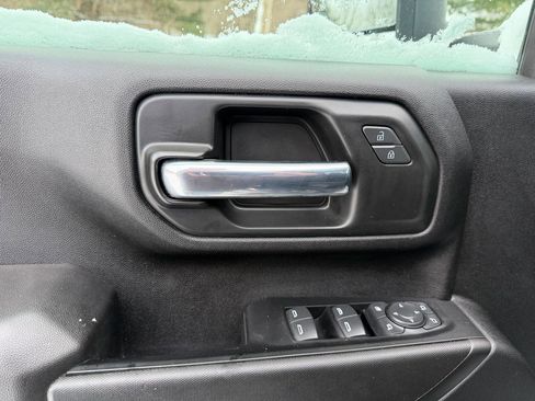 Used 2022 Chevrolet Silverado 2500 Custom w/ Custom Value Package image 7