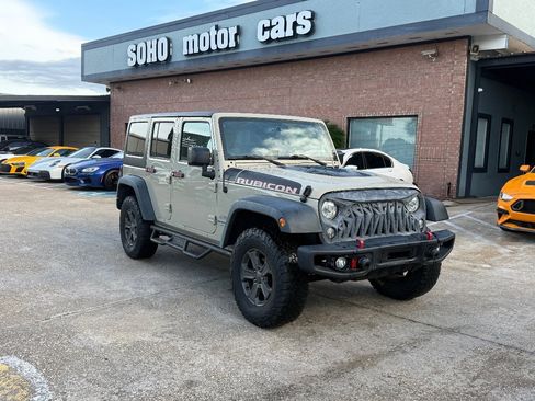 Used 2018 Jeep Wrangler Unlimited Rubicon AWD/4WD image 2