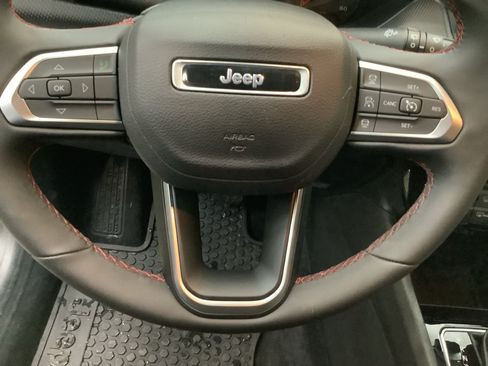 Used 2025 Jeep Compass Trailhawk AWD/4WD image 14