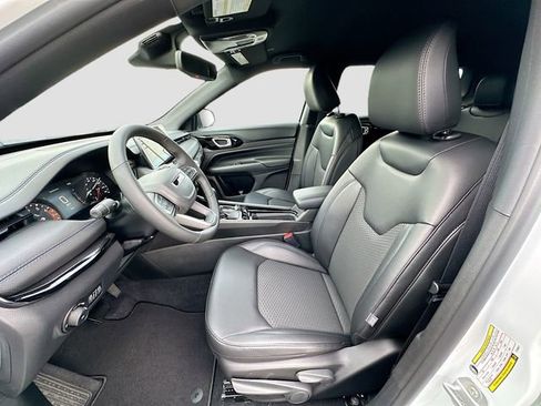 New 2026 Jeep Compass Latitude image 14